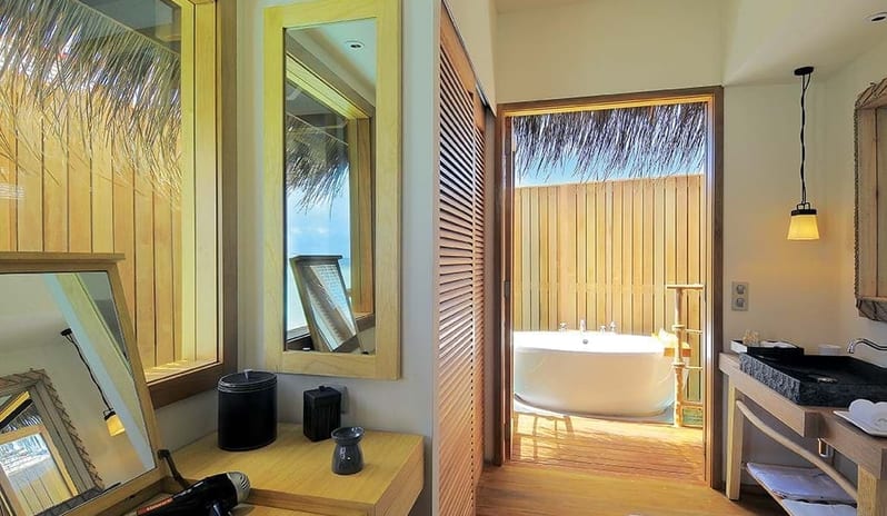 Constance Moofushi-Senior Water Villa Walkway_4842